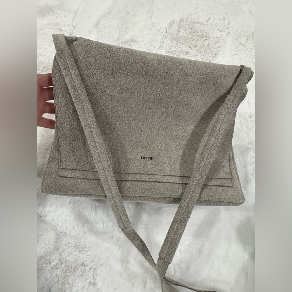 KWONN bag. Minimalist Gray Crossbody Shoulder Bag - Picture 6 of 9
